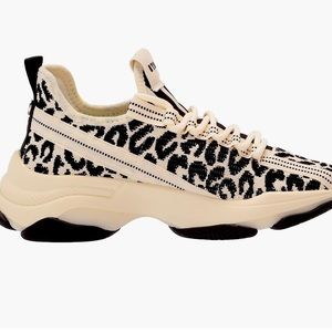 LIKE NEW!! Steve Madden Women's Maxima Sneaker, leopard print